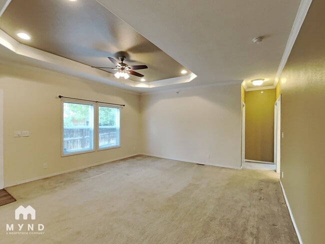Building Photo - 706 Iowa St