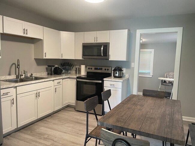 Foto del edificio - 609 Lakeshore Dr