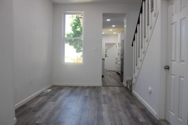 Building Photo - Single Family Home