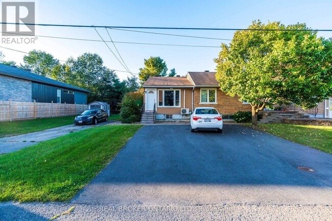 Building Photo - 1525 Rosebella Ave