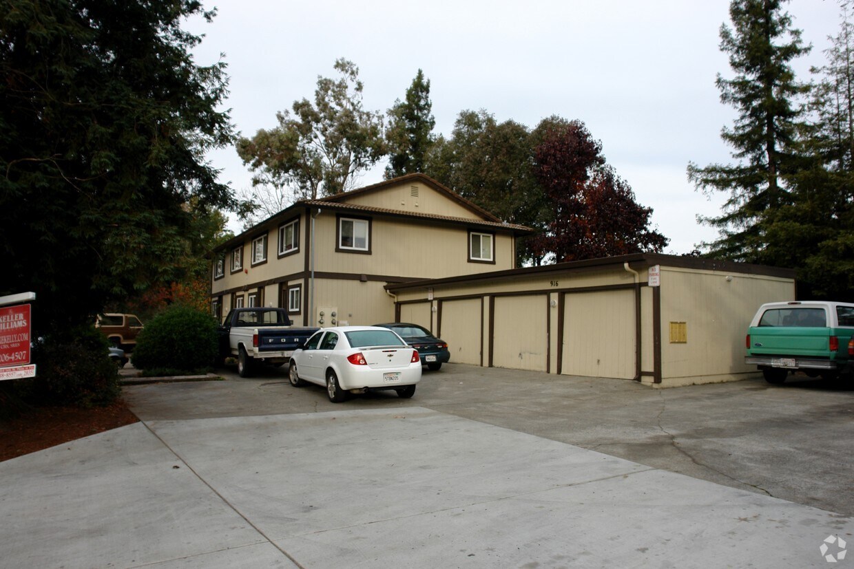 916 Civic Center Dr, Rohnert Park, CA 94928 Apartments in Rohnert