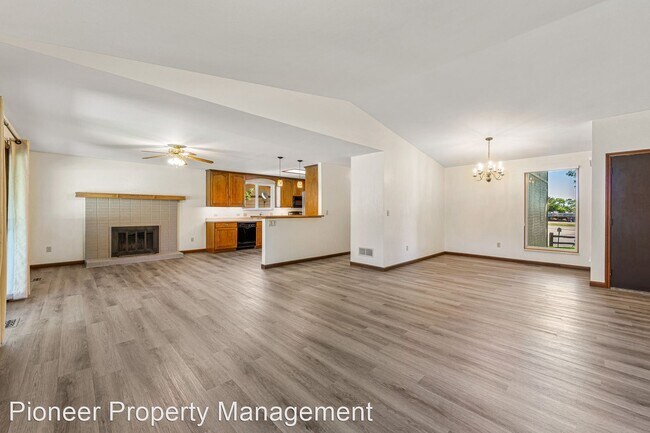 Building Photo - 5 br, 3 bath House - 1873 S Owens St