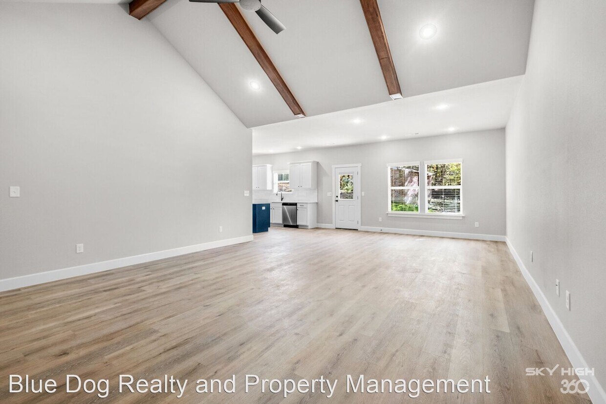Foto principal - 3 br, 2 bath House - 298 N. Centennial Ave