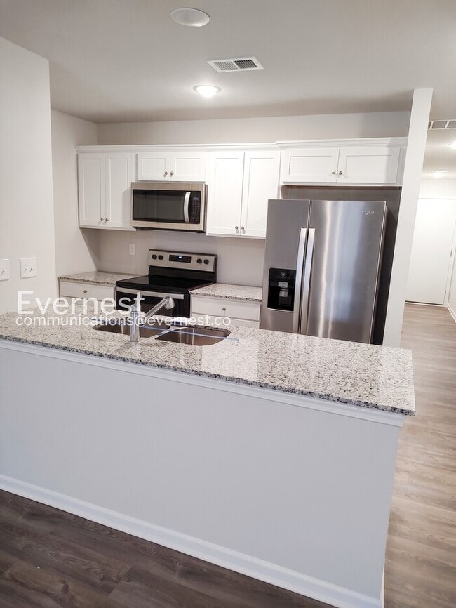 Building Photo - 4030 Highland Ave
