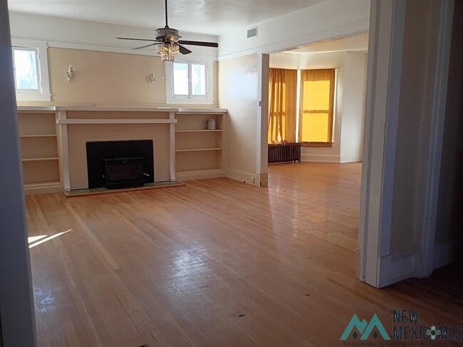 Building Photo - 320 S Zinc St