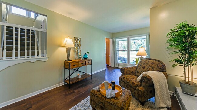 Foto del edificio - 5099 Wardcliff Dr