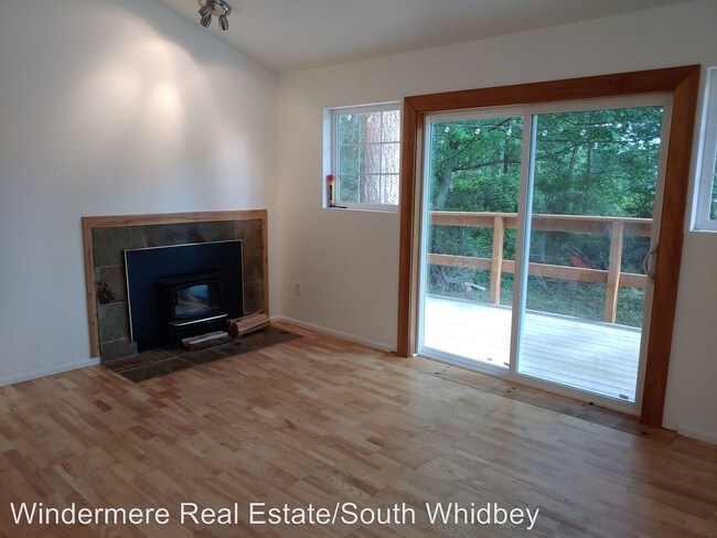 Building Photo - 4799 Lakeside Dr