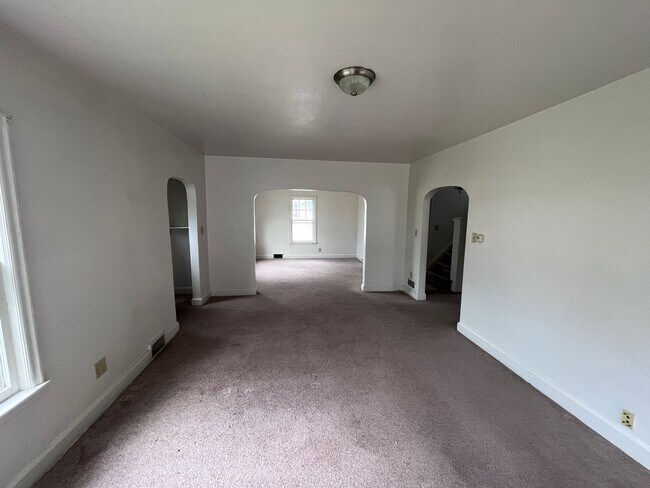 Foto del edificio - 3 bed 1 bath unit close to campus