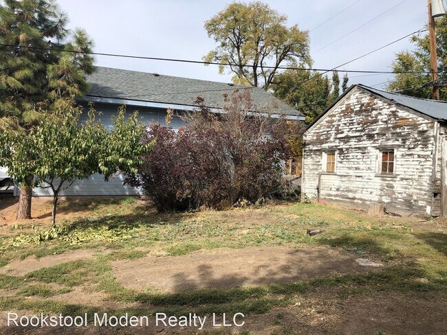 Foto del edificio - 3 br, 1 bath House - 625 Crater lake Park Way