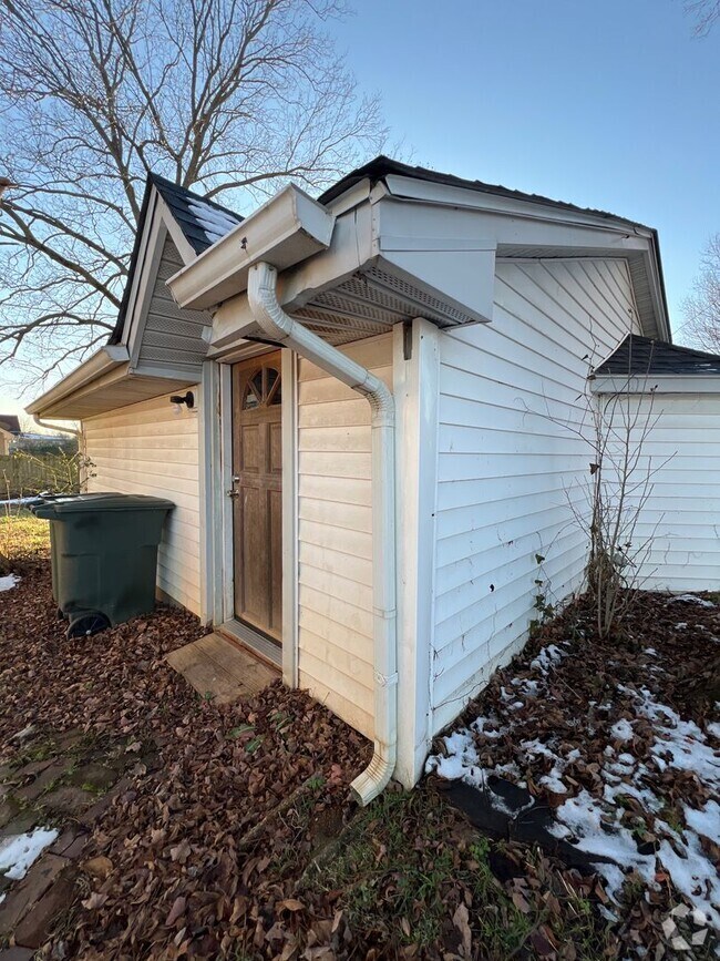 Building Photo - 142.5 N Russell St