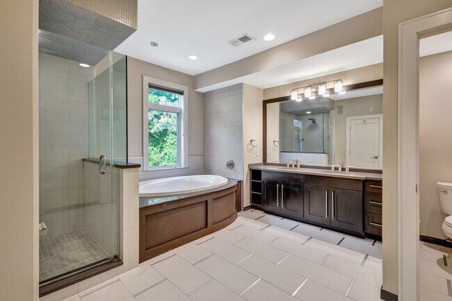 Foto del edificio - 8705 Churchill Rd