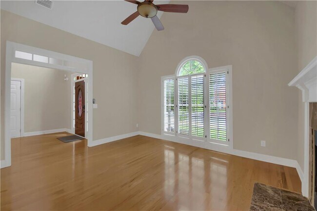 Building Photo - 312 Declaire Way NE