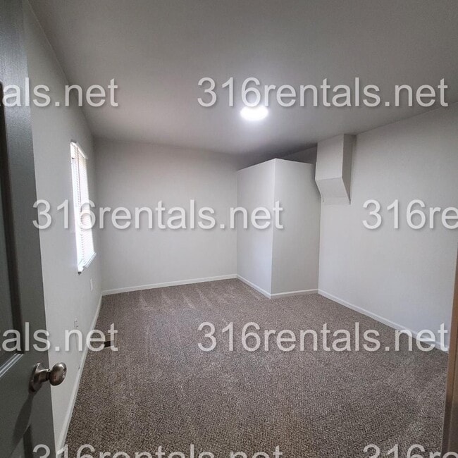 Building Photo - $825 - 2 bed 1 bath - Single Family Home