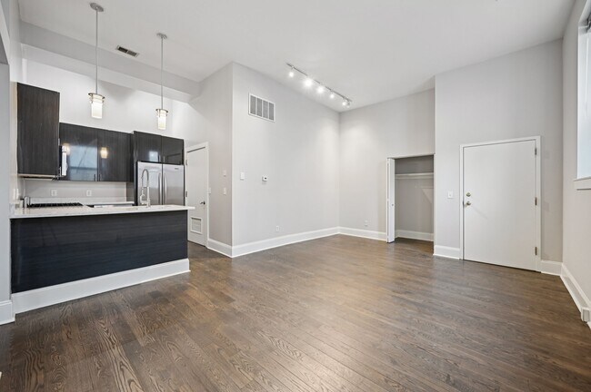 Foto del edificio - 641 N High St