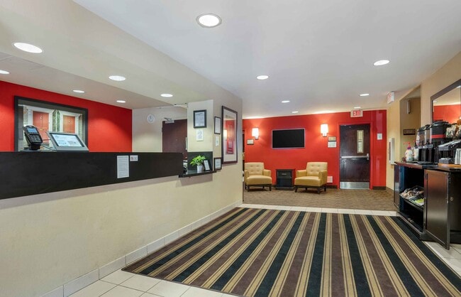 Building Photo - Furnished Studio-Richmond - Hilltop Mall