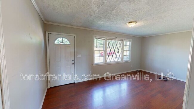 Building Photo - 224 Pinefield Dr