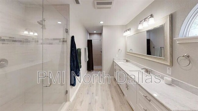 Foto del edificio - 18416 Woodpond Pl