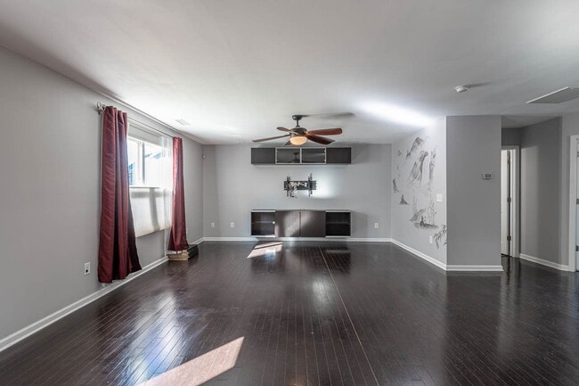 Building Photo - Experience modern comfort in this spacious 4+ bedroom home