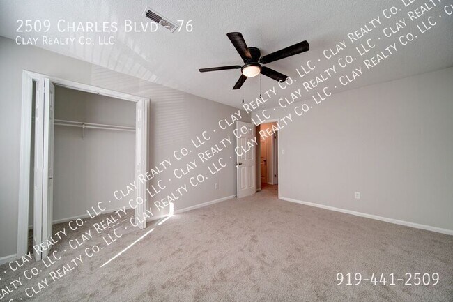 Foto del edificio - 2509 Charles Blvd