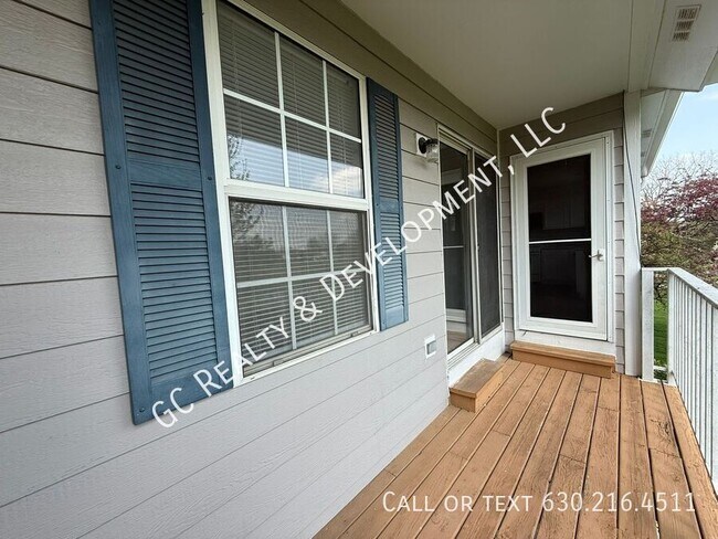 Foto del edificio - 671 W Streamwood Blvd