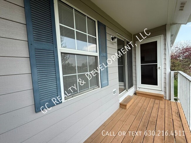 Building Photo - 671 W Streamwood Blvd