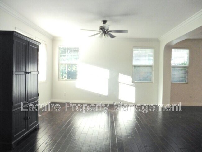 Foto del edificio - 382 Village Commons Blvd