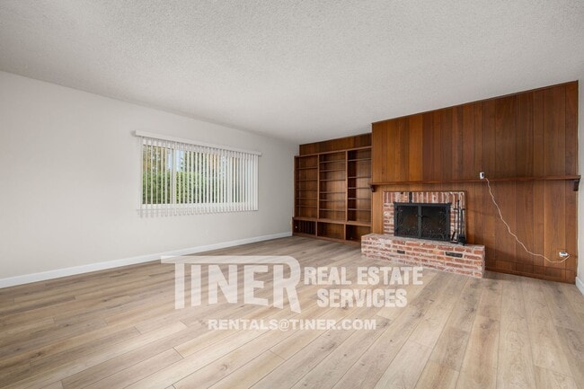 Building Photo - Gorgeous Sierra Oaks Home with Pool