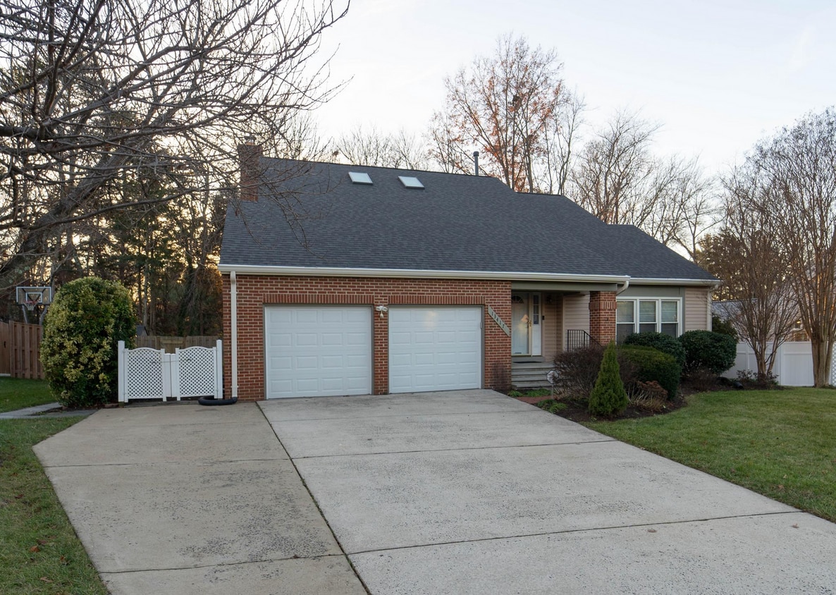 Primary Photo - Cavalier Woods Single Family Home With Man...