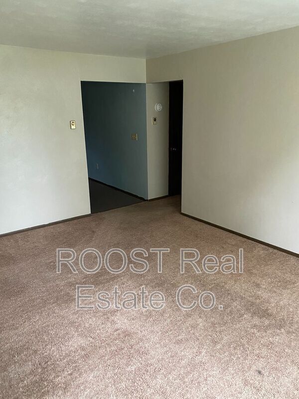 Foto del edificio - 421 N. Russell Street