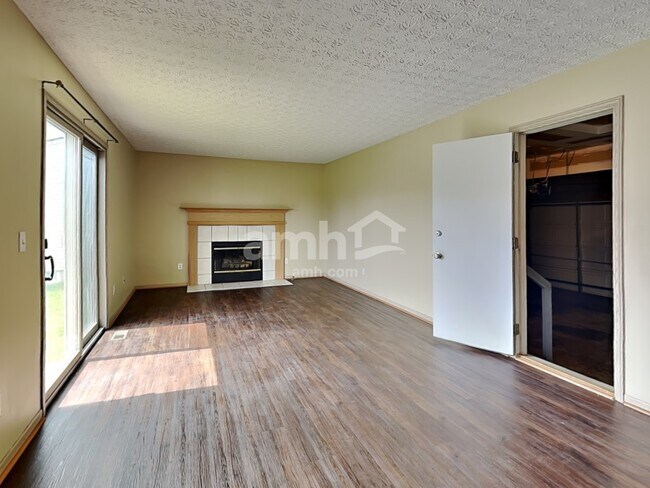 Foto del edificio - 5563 Crenton Dr