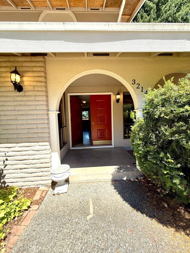 Primary Photo - Live Comfortably in Federal Way – 4-Bedroo...