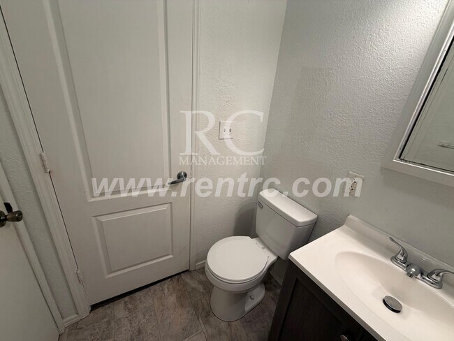 Building Photo - 107 13th-W