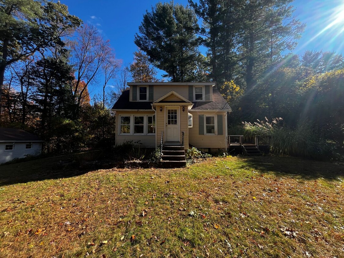 Primary Photo - Charming 2 Bedroom Home