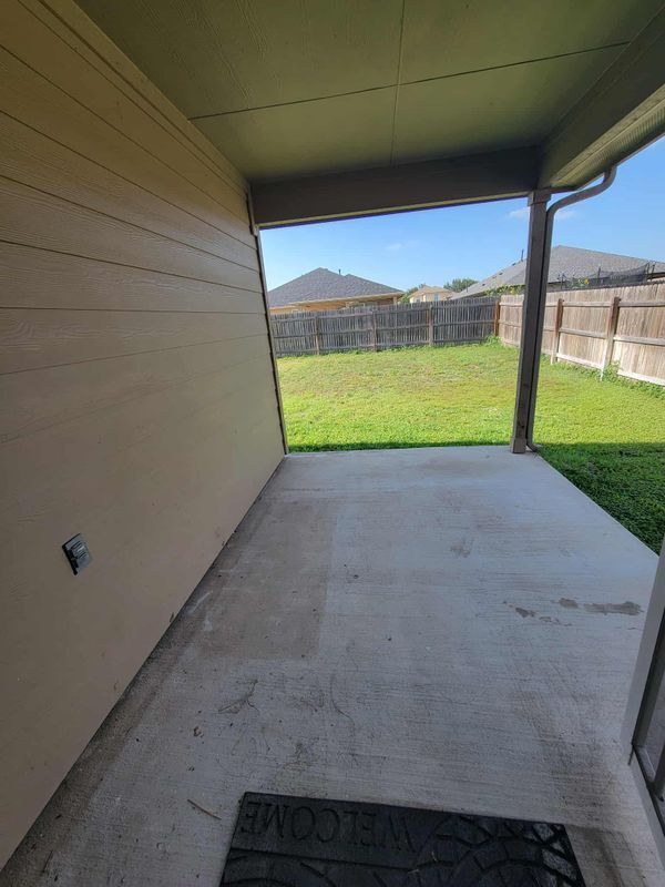 Building Photo - 213 Camellia Dr