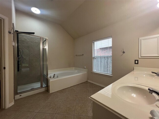 Foto del edificio - 28106 Emma Gardens Ln