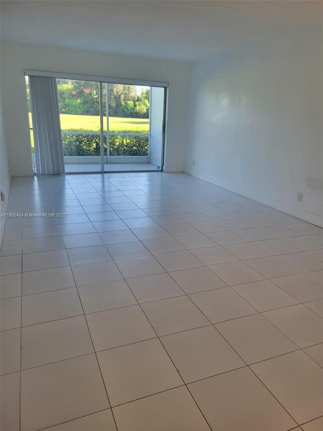 Building Photo - 3100 N Palm Aire Dr