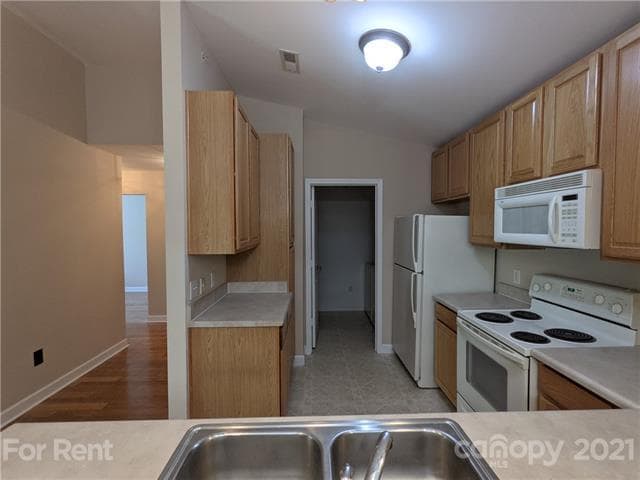 Building Photo - 10632 Hill Point Ct