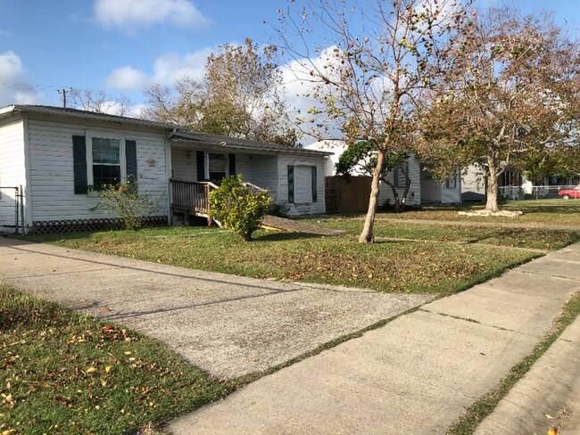 Building Photo - 1425 Daytona Dr