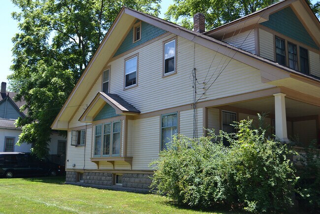 Foto del edificio - 4 Bedroom, 2 Bath house.