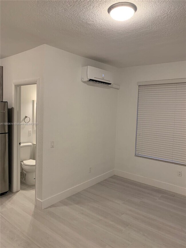 Foto del edificio - 712 SW 56th Ave