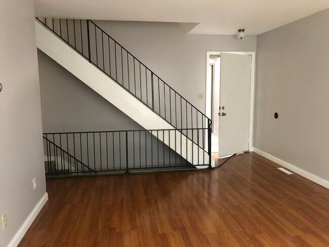 Building Photo - 2059 S White Oak Dr