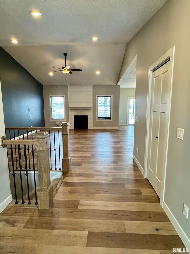 Building Photo - 706 Foret Mansur