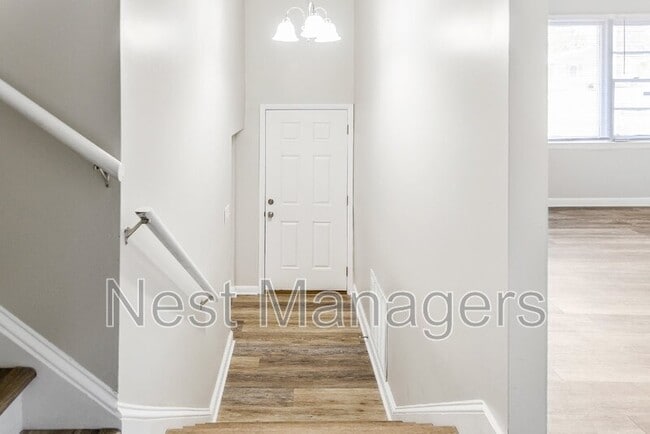 Building Photo - 1089 Essex Pl