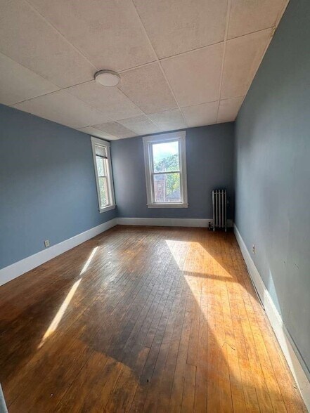 Building Photo - 144 Elm St