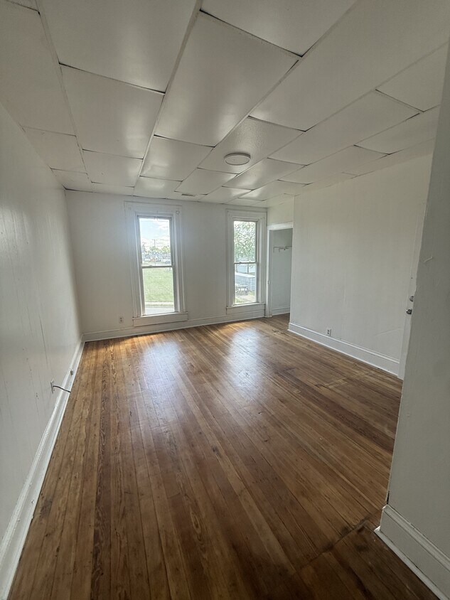 Building Photo - 804 1/2 Selma Rd