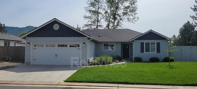 Building Photo - 1775 Daffodil Ln
