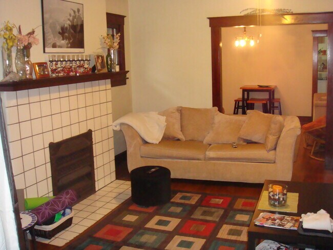 Foto del edificio - 212 Emerson Ave