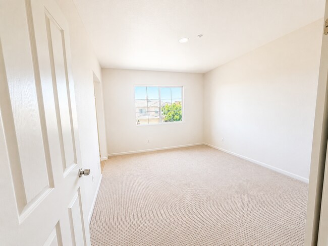 Foto del edificio - Beautiful Single Family 4 Bedroom Now Available!