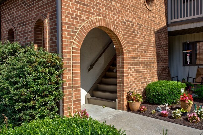 Building Photo - 103 Black Oak Dr
