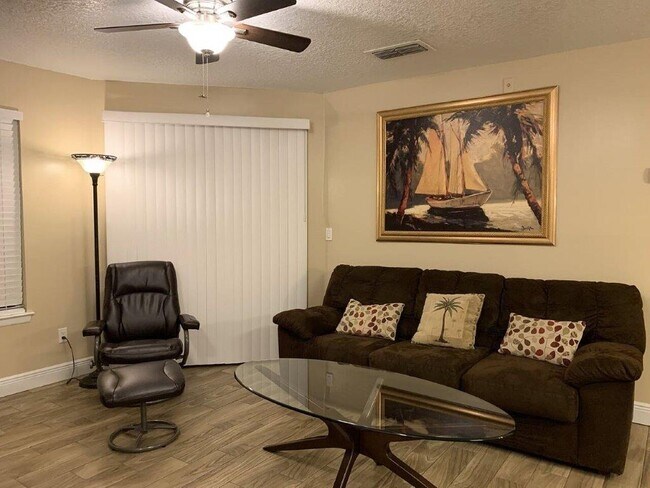 Living Room - 2612 Grassy Point Dr